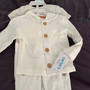 Carter’s 6 months 3 piece set. Grey and white